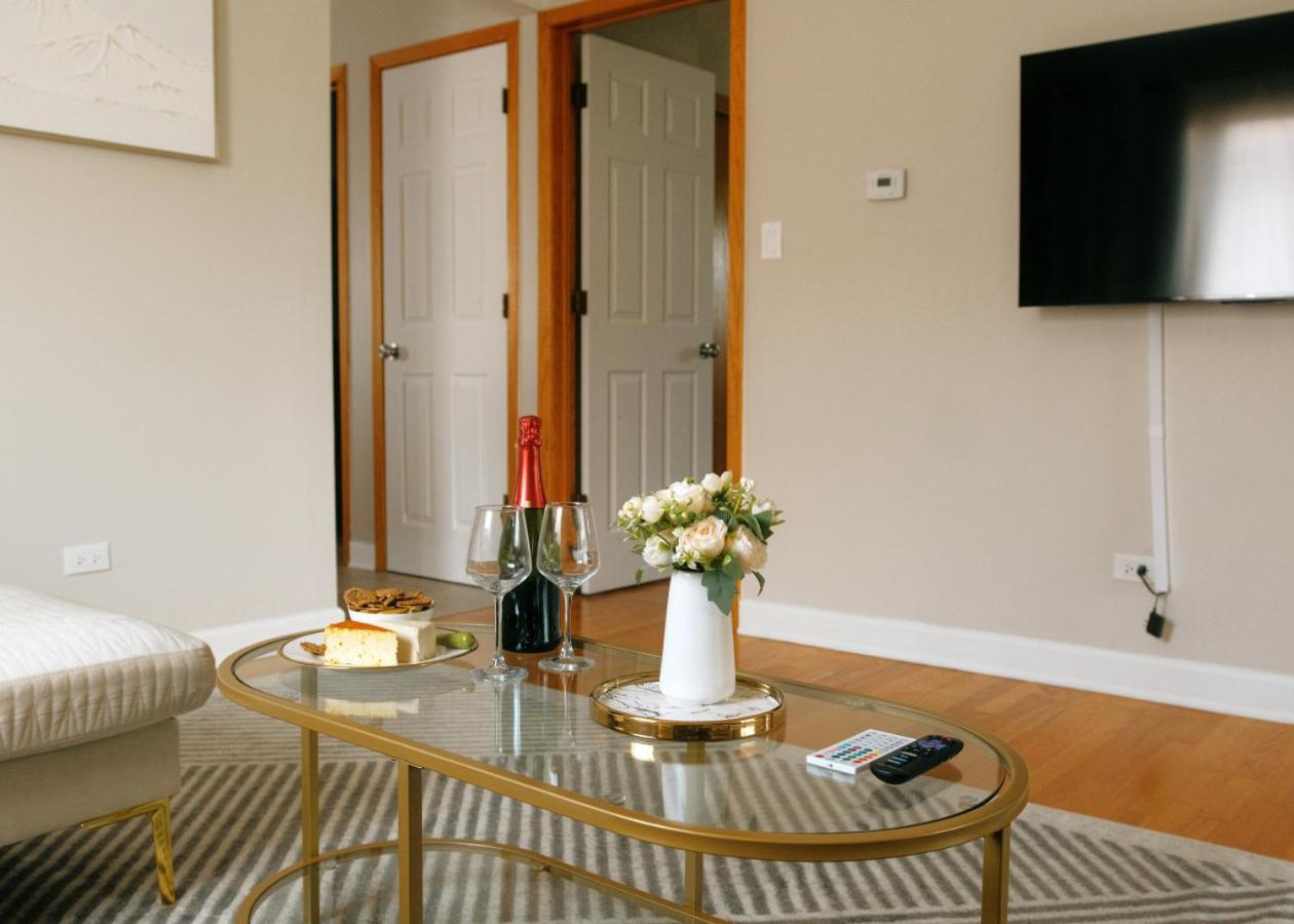 New Modern 3br, Gym, Workspace, Quiet Location * Chicago