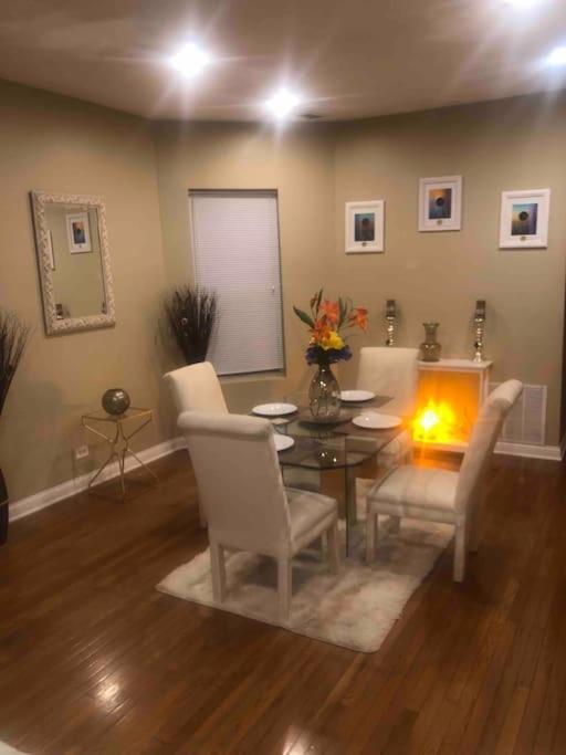 Tones' Comfort Near U Of Chgo 20min Dtwn Chgo Apartment Chicago