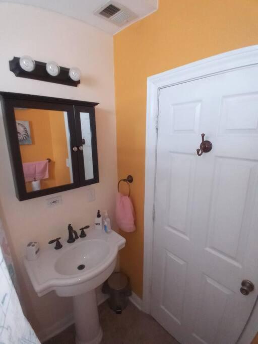 Tones' Comfort Near U Of Chgo 20min Dtwn Chgo *