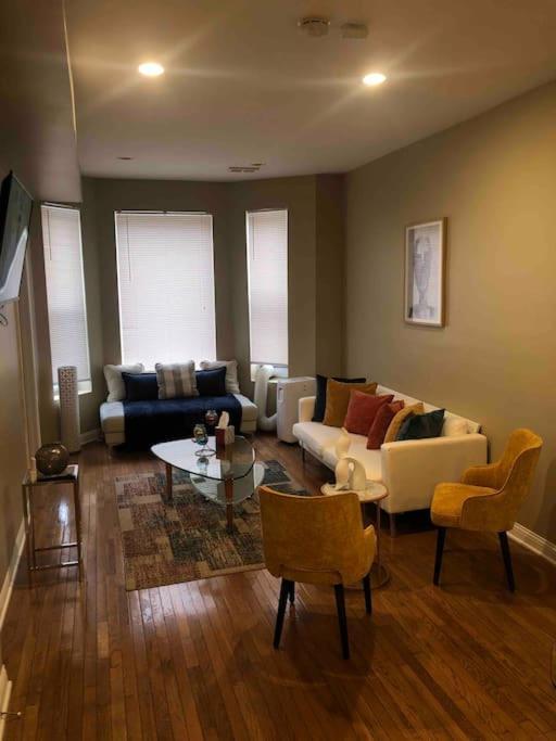 Tones' Comfort Near U Of Chgo 20min Dtwn Chgo Apartment *