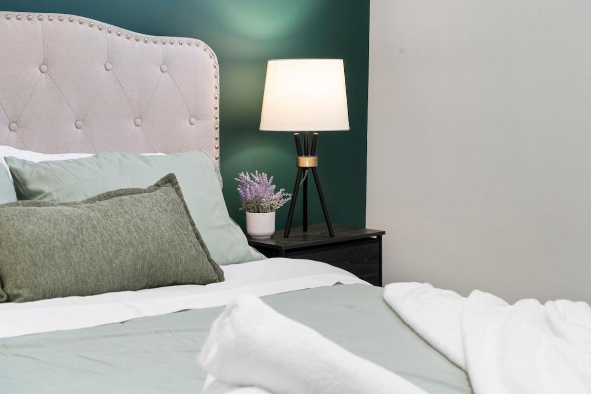 2 Bed & 3 Bath Apartamento *