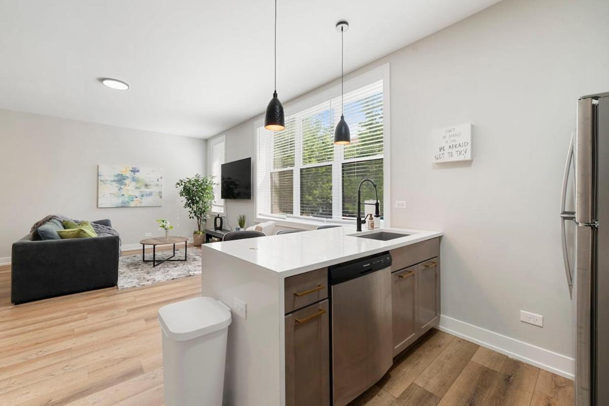 2 Bed & 3 Bath Chicago