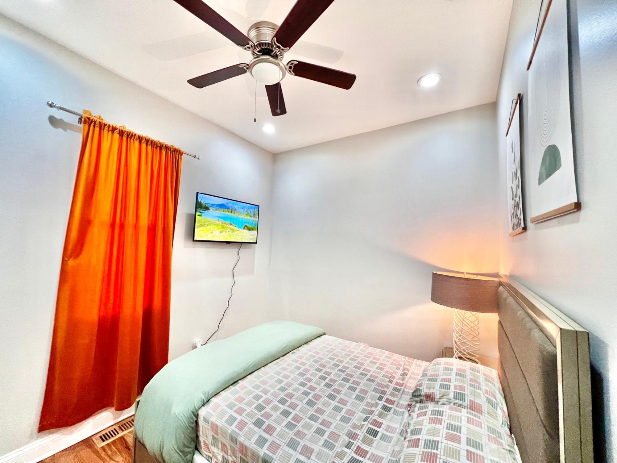 Apartment Lux Apt In Bronzeville, Min From Downtown-rsv Now!