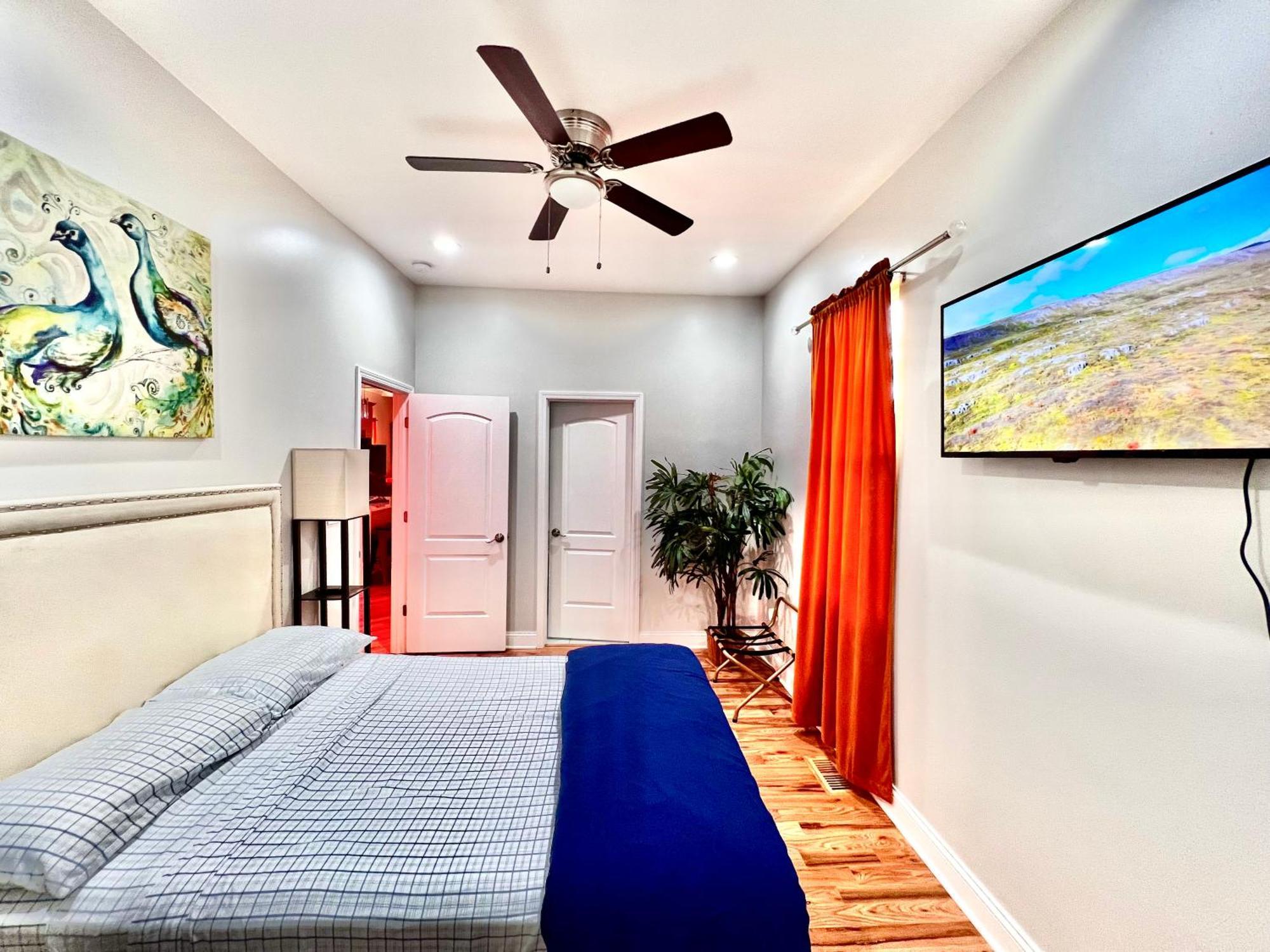 Apartment Lux Apt In Bronzeville, Min From Downtown-rsv Now! *