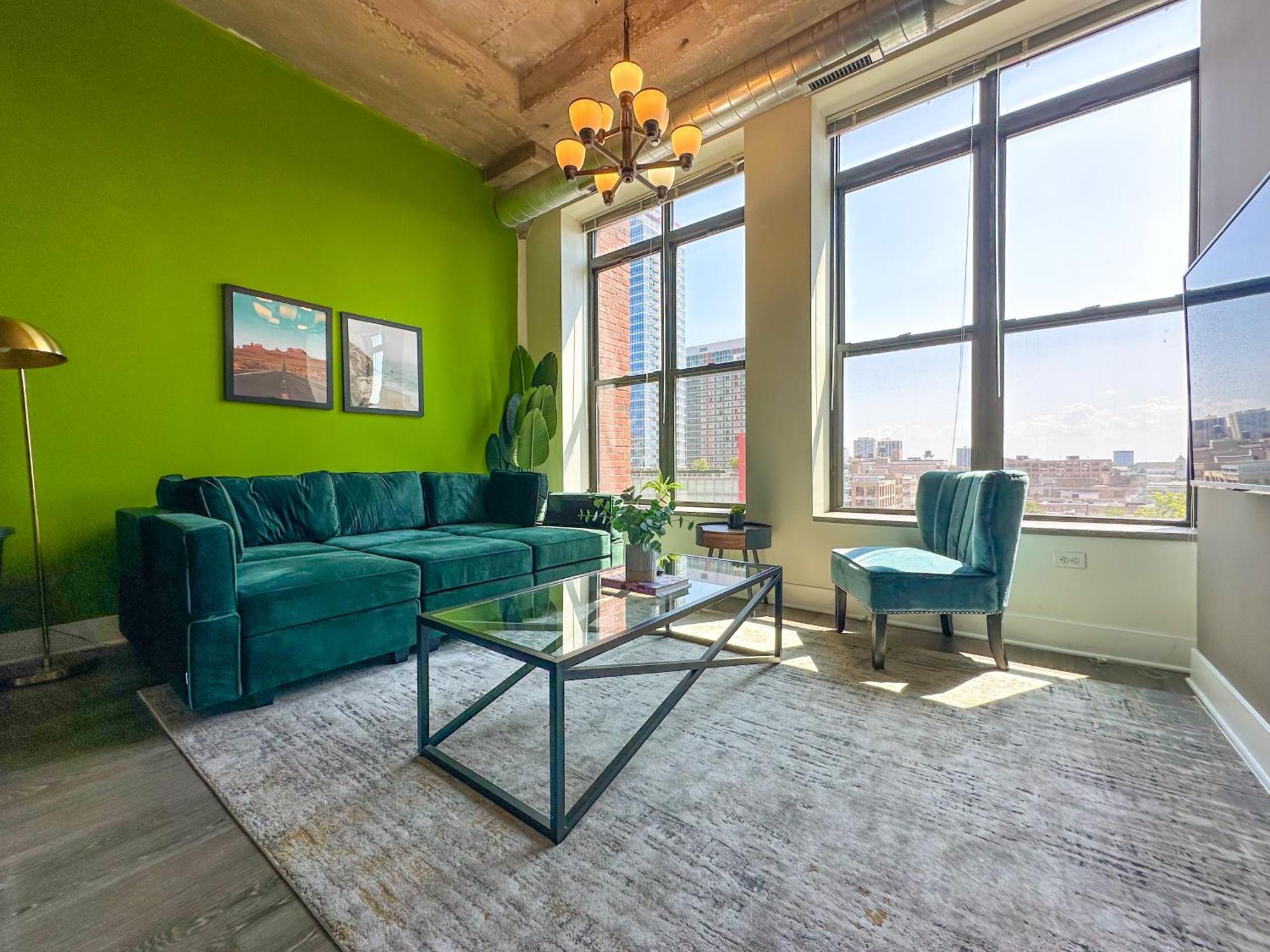 Central 2Br South Loop Location With Optional Parking & Gym Access Near Mccormick Place, Shedd Aquarium & Navy Pier Apartment
