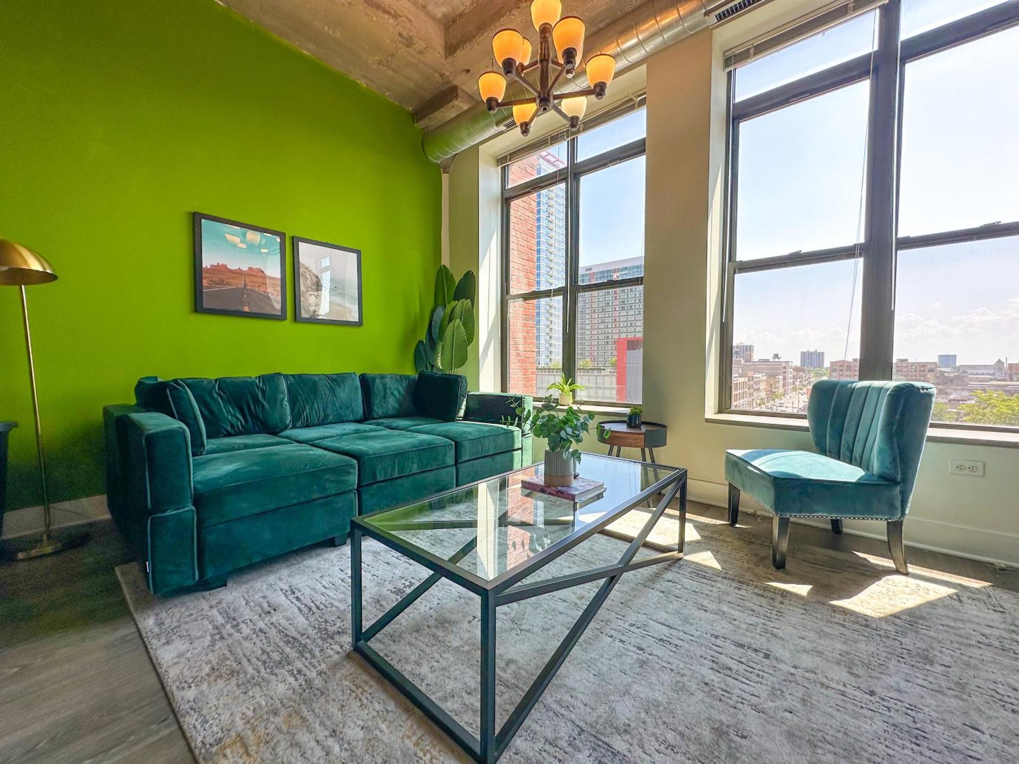 Central 2Br South Loop Location With Optional Parking & Gym Access Near Mccormick Place, Shedd Aquarium & Navy Pier Chicago