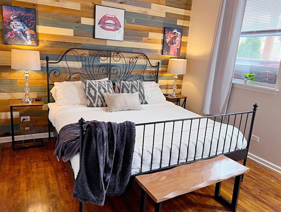 The Banksy 4 Bedroom King Bed - Firepit Rooftop Near United Center Appartement Chicago
