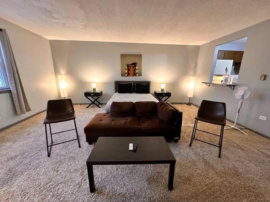 North Side Escape Modern Near Shops&dining Apartment Chicago