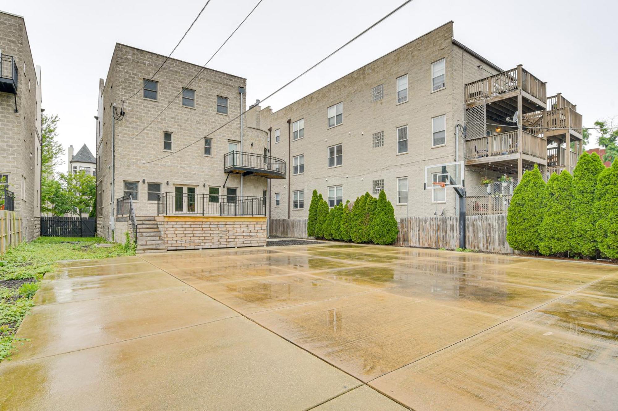 Escape With Deck Walk To Michigan! Apartment