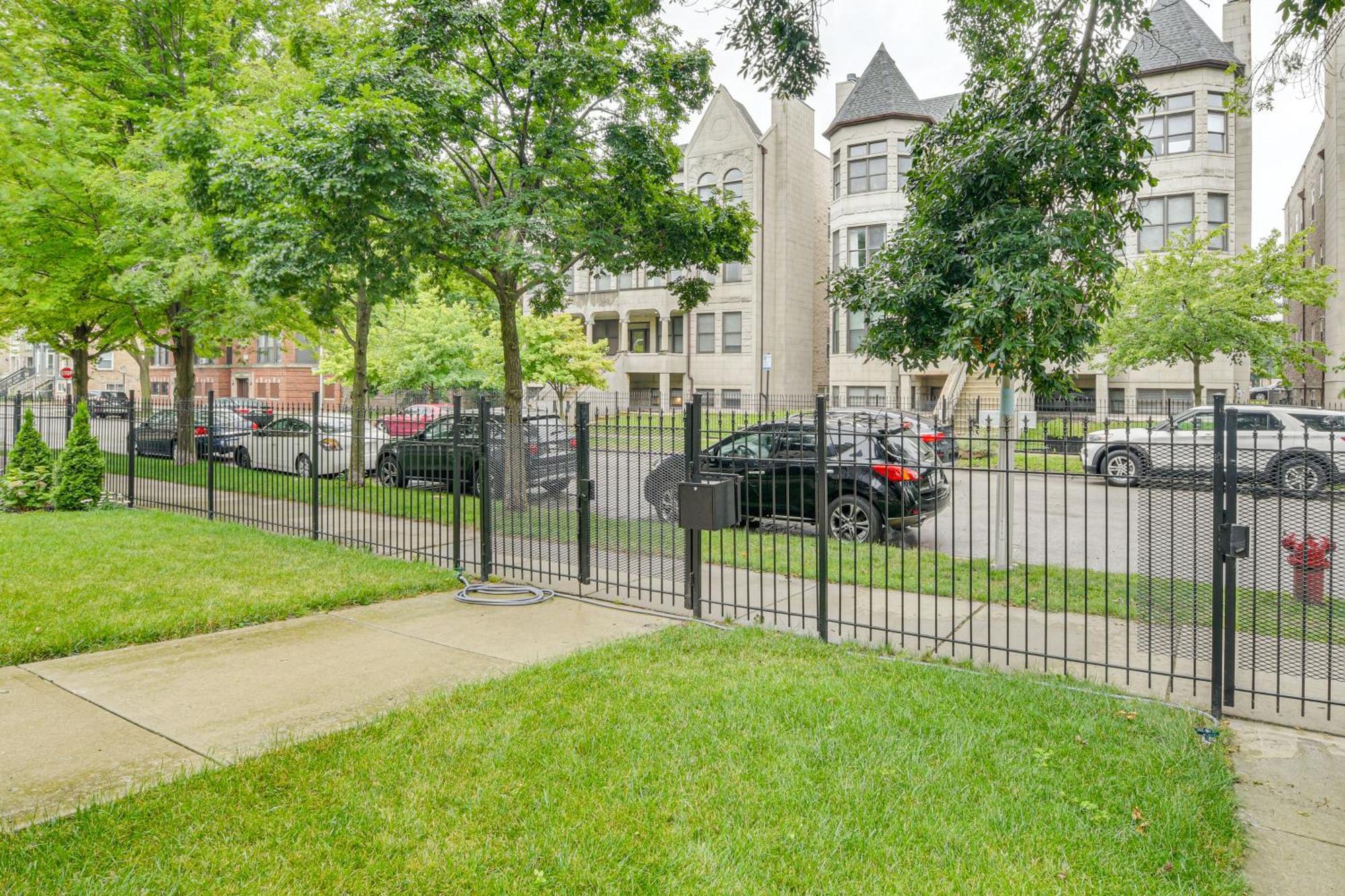 Apartment Escape With Deck Walk To Michigan!