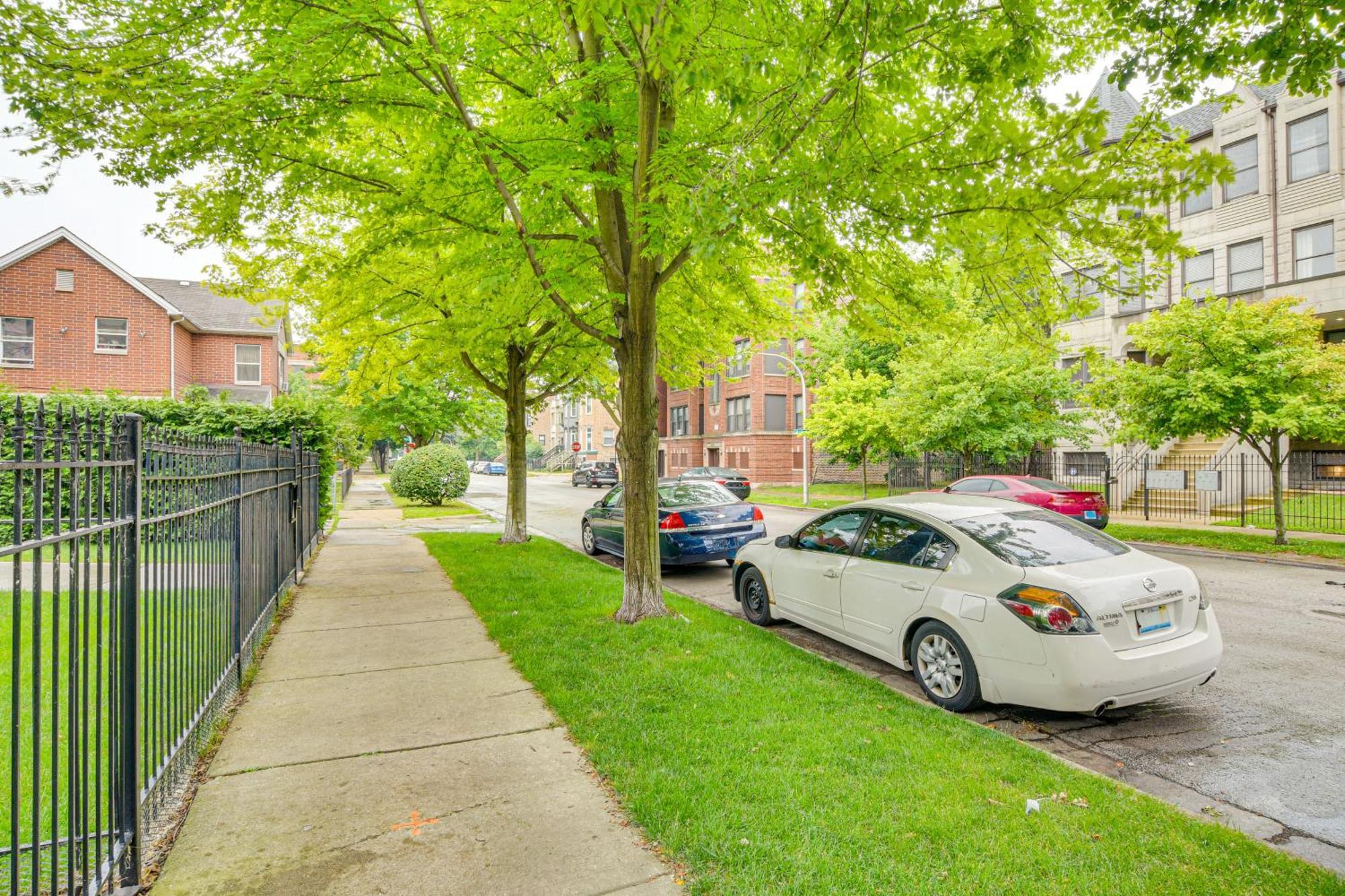 Apartment Escape With Deck Walk To Michigan! *