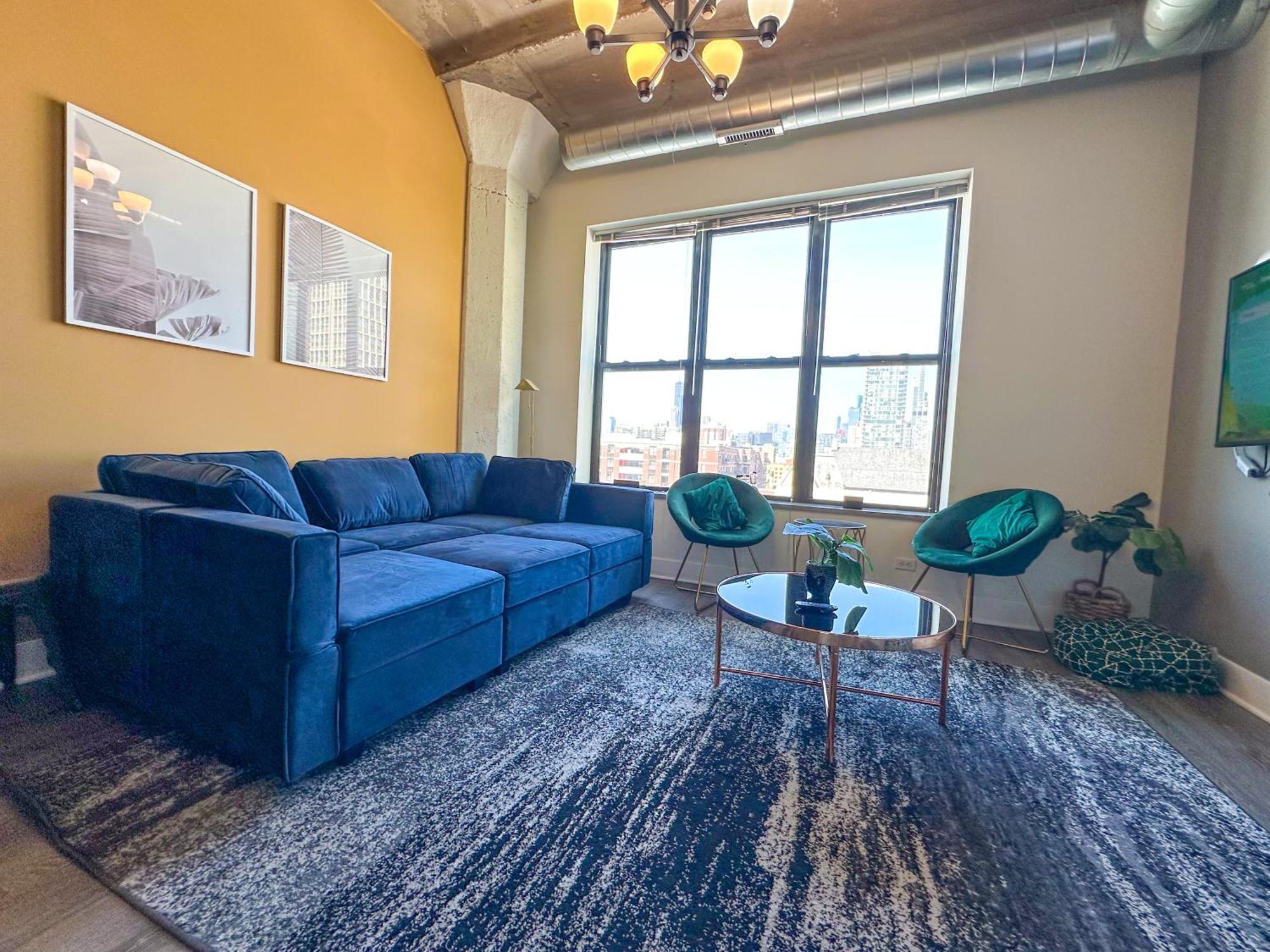 Apartment South Loop 2Br Getaway With Smart Tvs & Optional Parking Near Mccormick Place, Museum Campus & Downtown