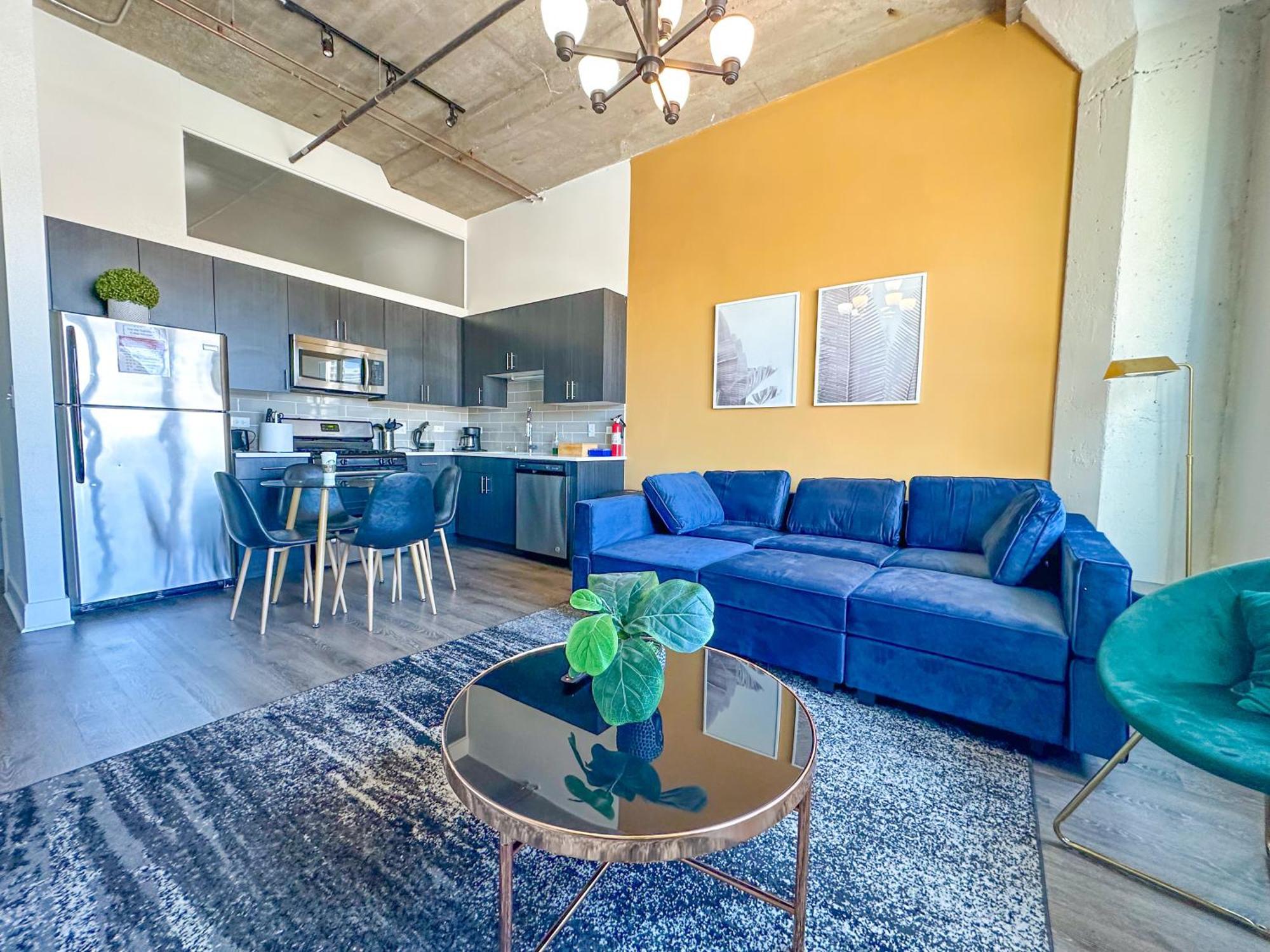 Apartment South Loop 2Br Getaway With Smart Tvs & Optional Parking Near Mccormick Place, Museum Campus & Downtown Chicago