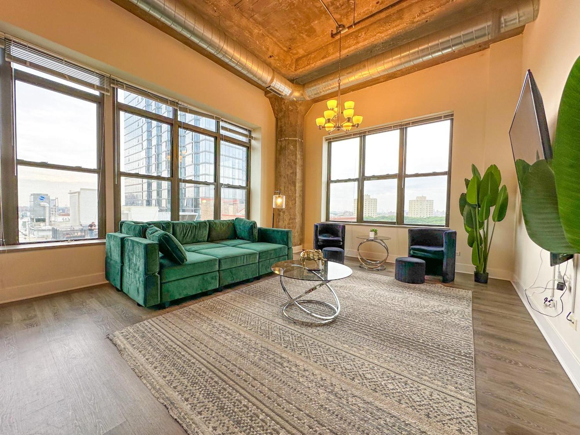 Apartment Spacious 3Br Corner Stay With Optional Parking And Gym Access Near Mccormick Place, Grant Park And Soldier Field
