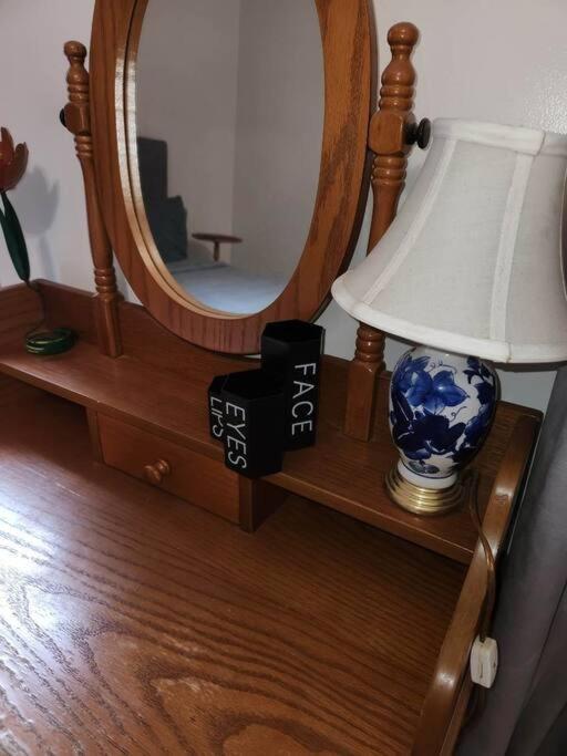 Apartment 2 Bedroom 6 Mins To United Center With Parking *