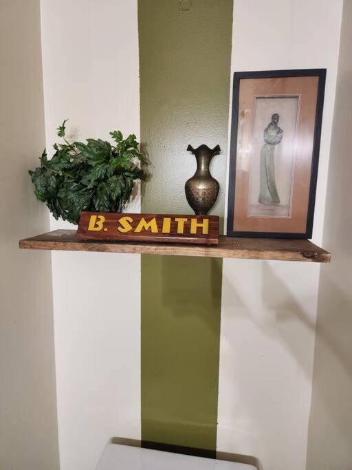 Apartment 2 Bedroom 6 Mins To United Center With Parking