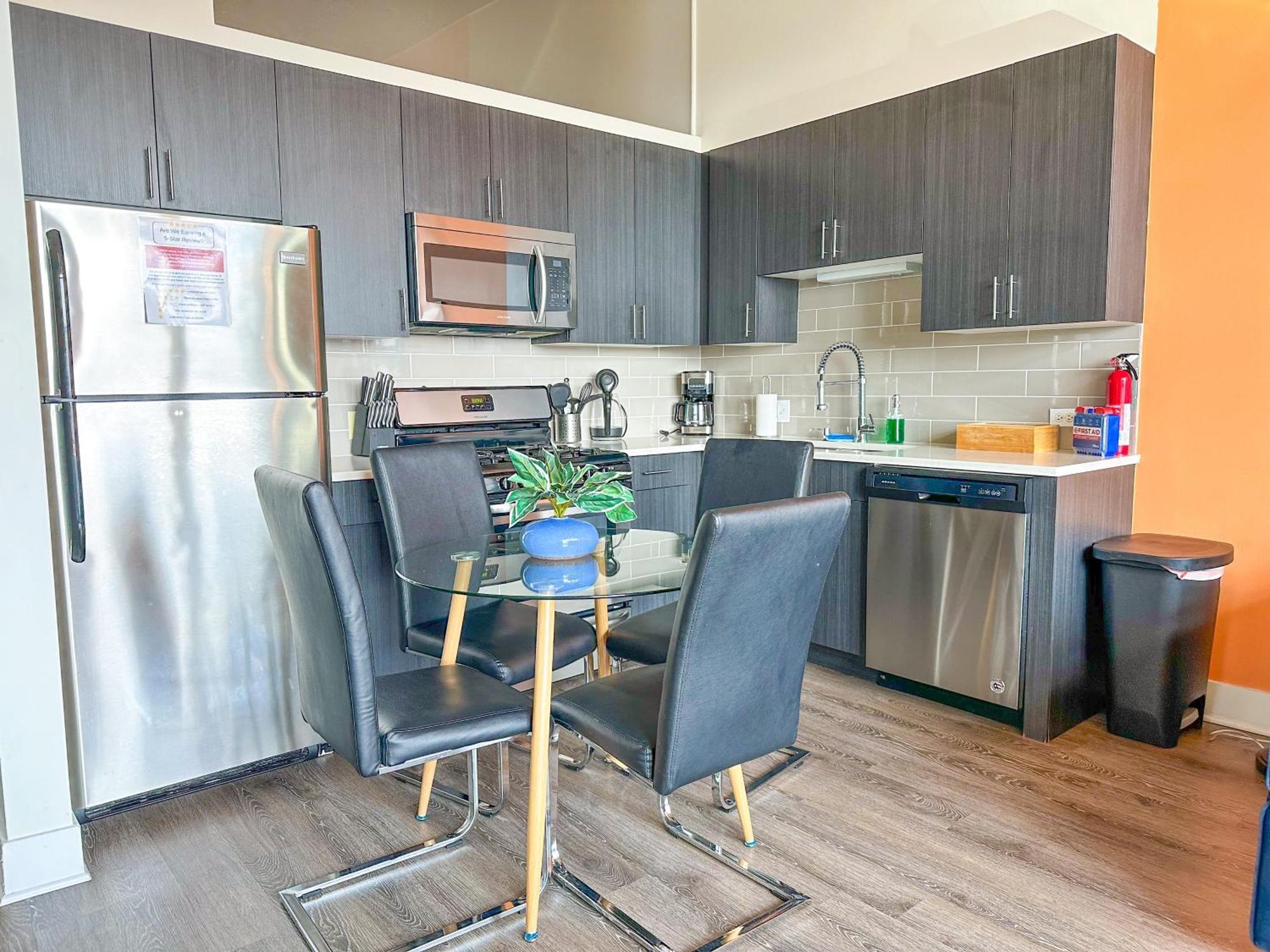 Cozy 2Br South Loop Condo With Optional Parking And Gym Near Mccormick Place, Public Transit & City Hotspots