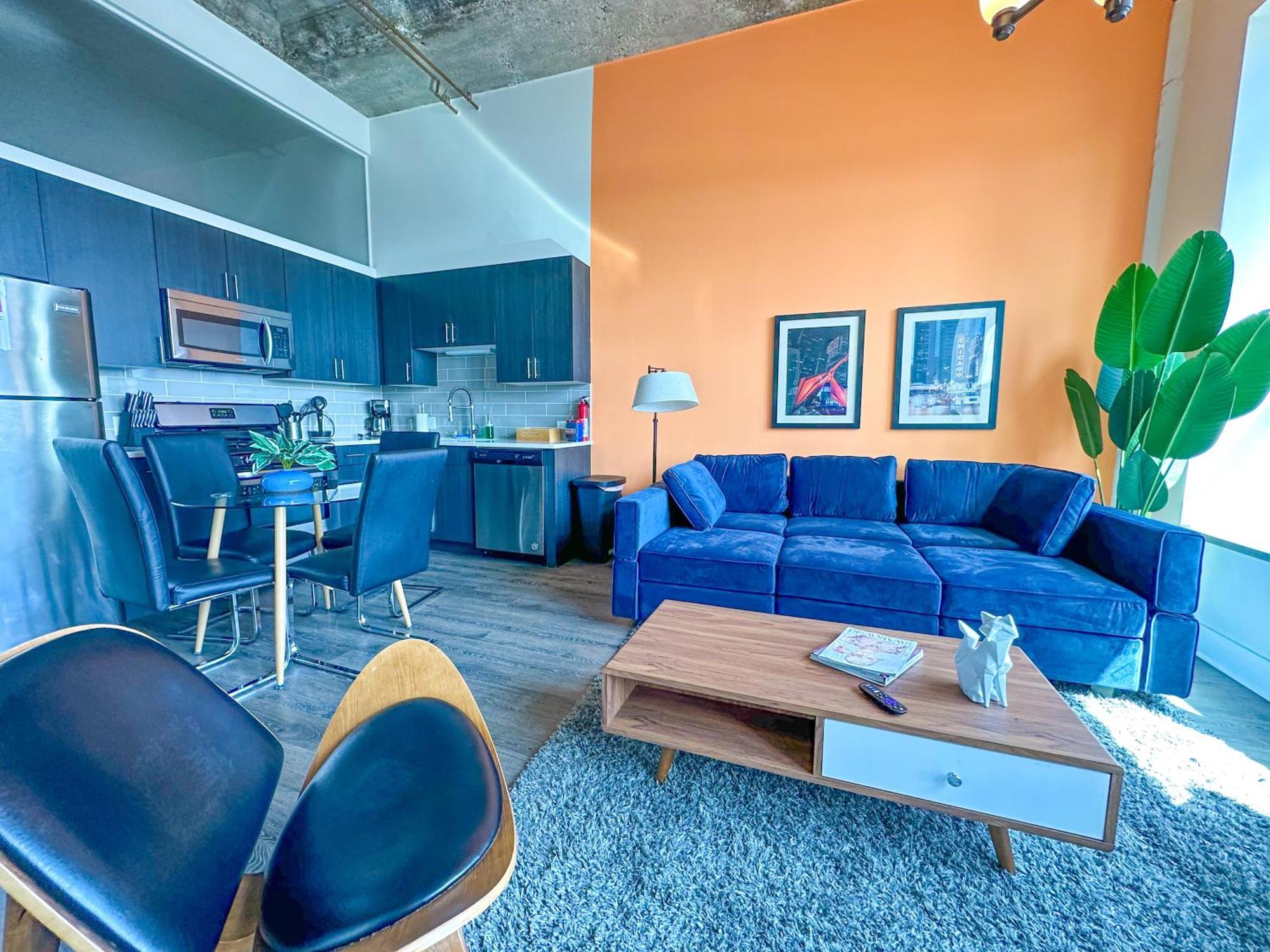 Cozy 2Br South Loop Condo With Optional Parking And Gym Near Mccormick Place, Public Transit & City Hotspots *