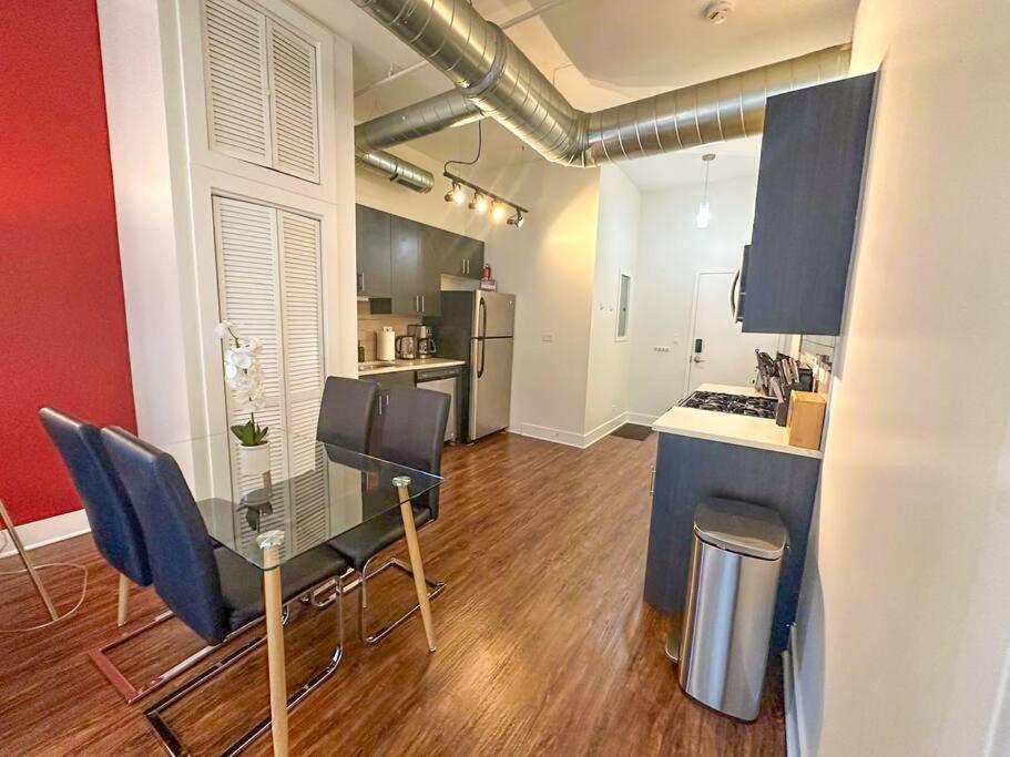Apartment Bright 3br Retreat Near Mccormick Place Convention And Museum Campus *