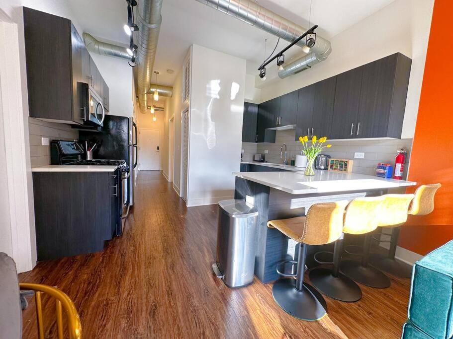 Modern 3br Unit Near Mccormick Place, Of Illinois And Soldier Field *