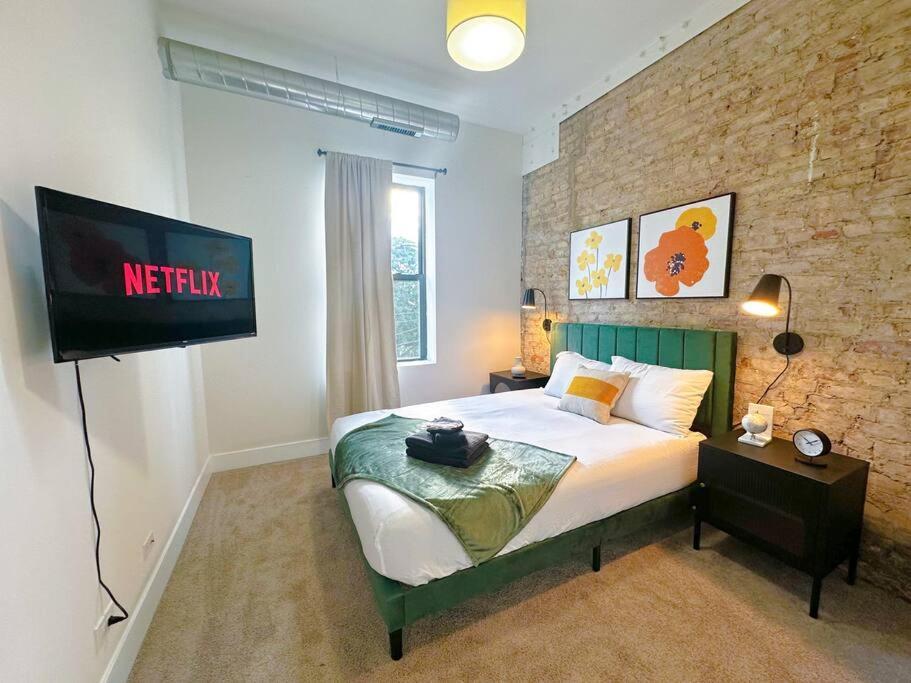 Modern 3br Unit Near Mccormick Place, Of Illinois And Soldier Field Apartment *
