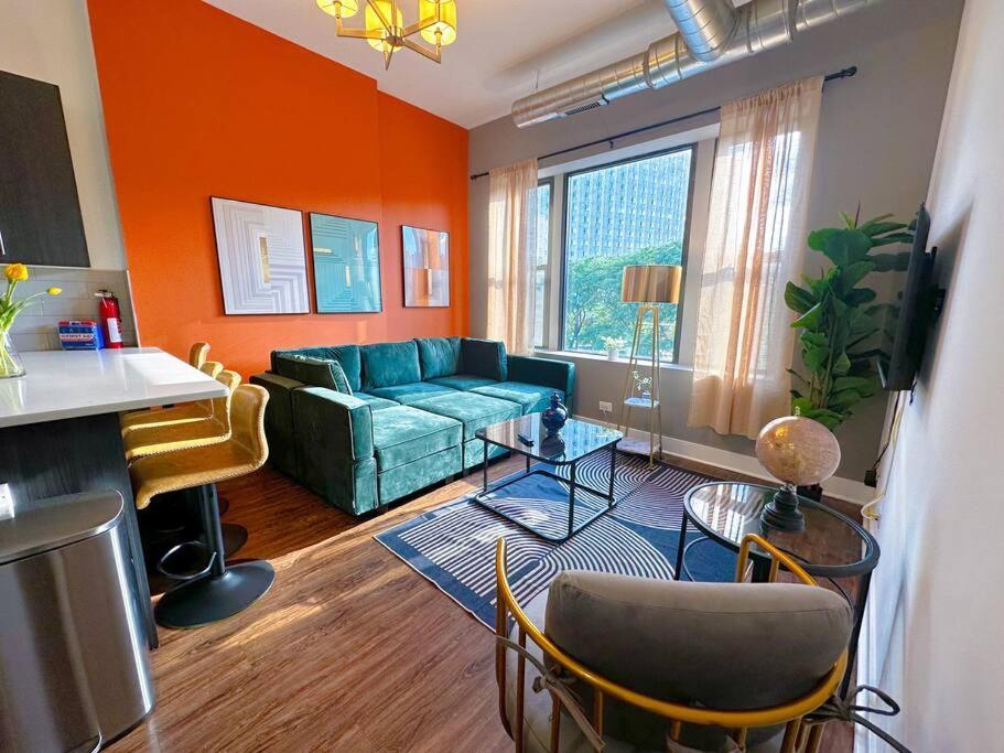 Modern 3br Unit Near Mccormick Place, Of Illinois And Soldier Field Apartment *