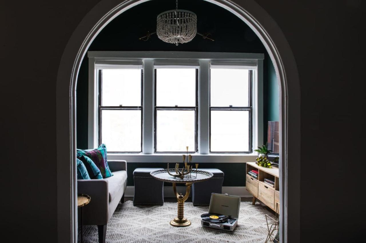 North Side Pied A Terre Chicago