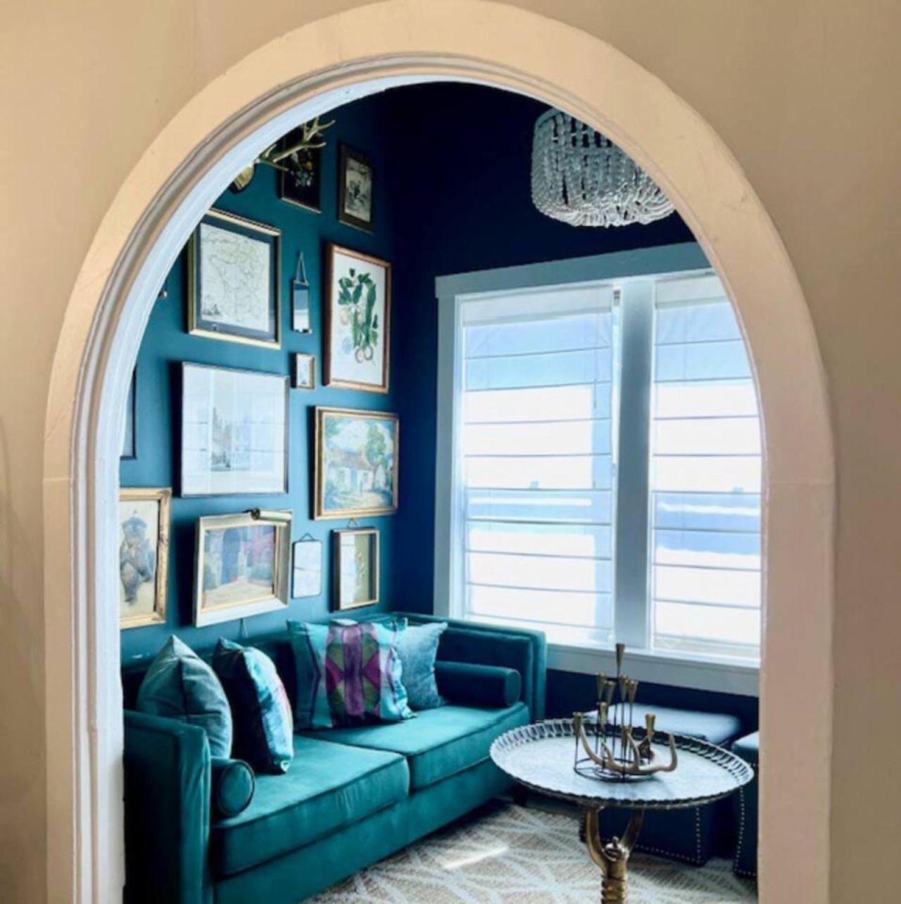 North Side Pied A Terre Apartment