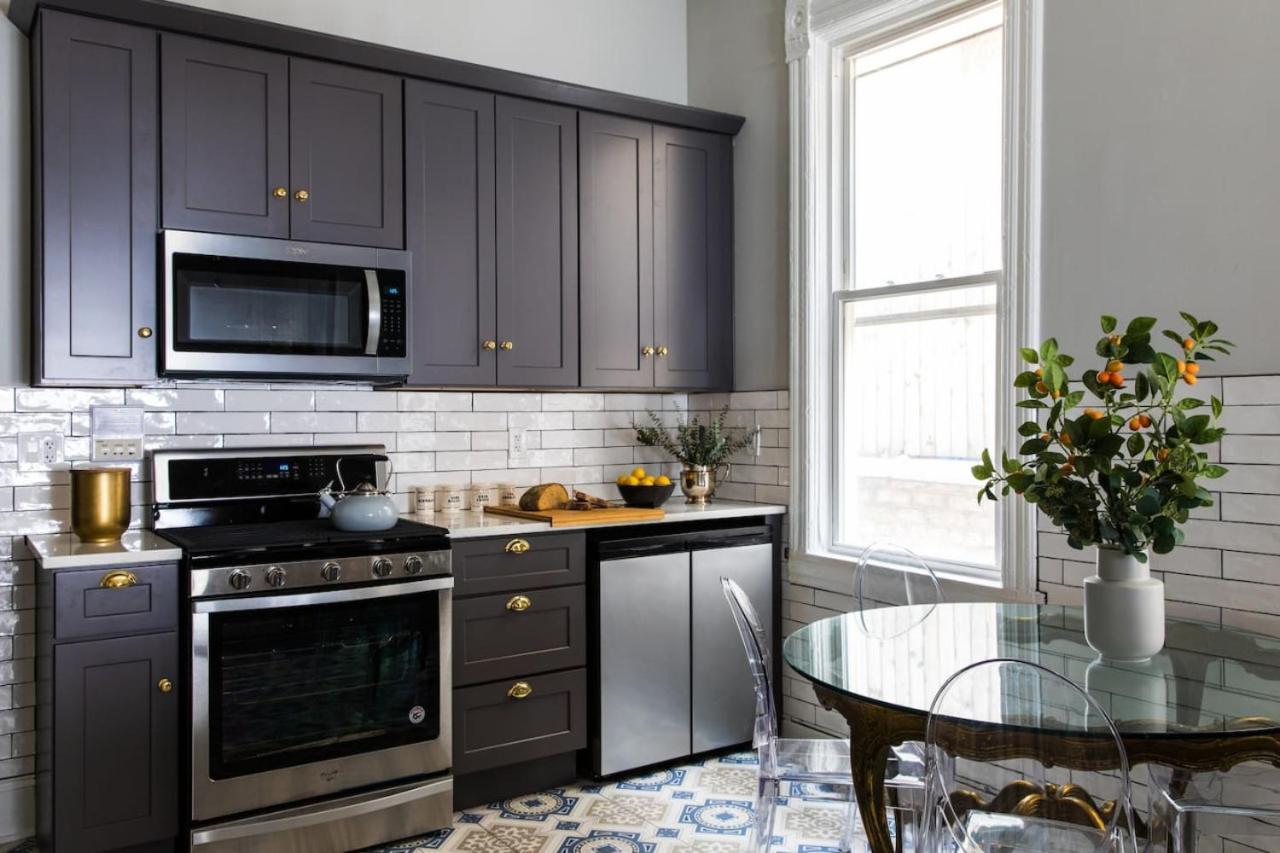 North Side Pied A Terre Apartment