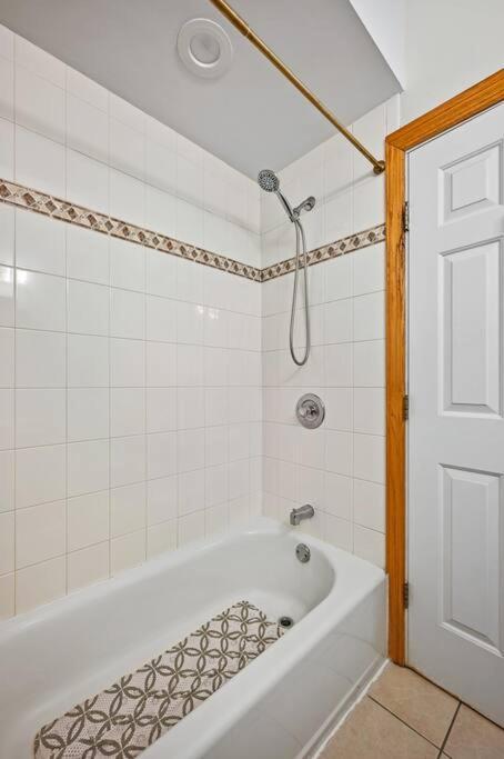 Holiday home Wrigley 4br Home, Sleeps 10 Chicago