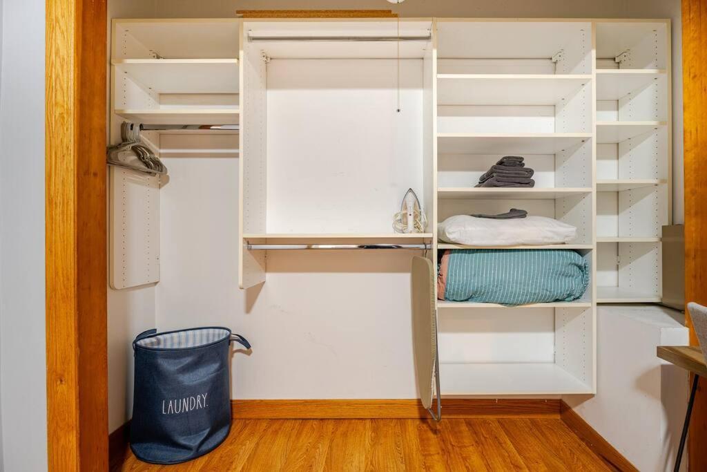 Wrigley 4br Home, Sleeps 10 Chicago