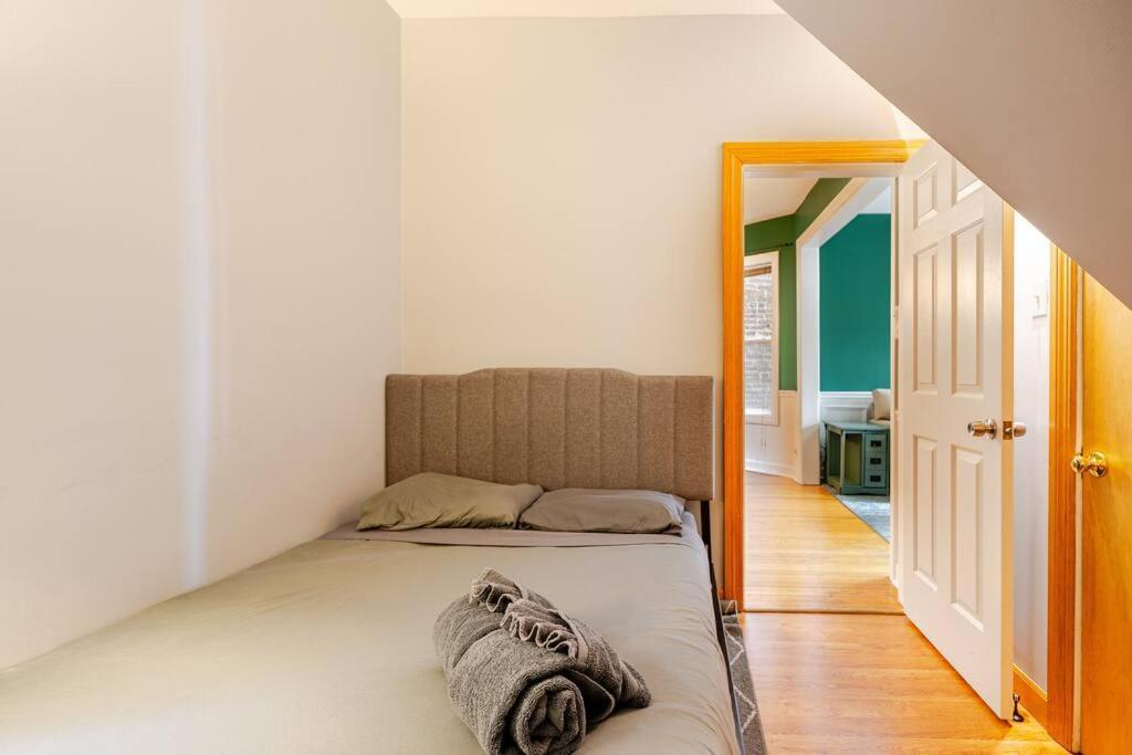 Wrigley 4br Home, Sleeps 10 Holiday home Chicago