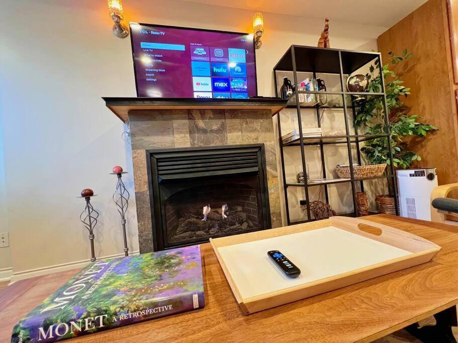 The Banksy-greystone Rooftop Firepit United Center Apartment