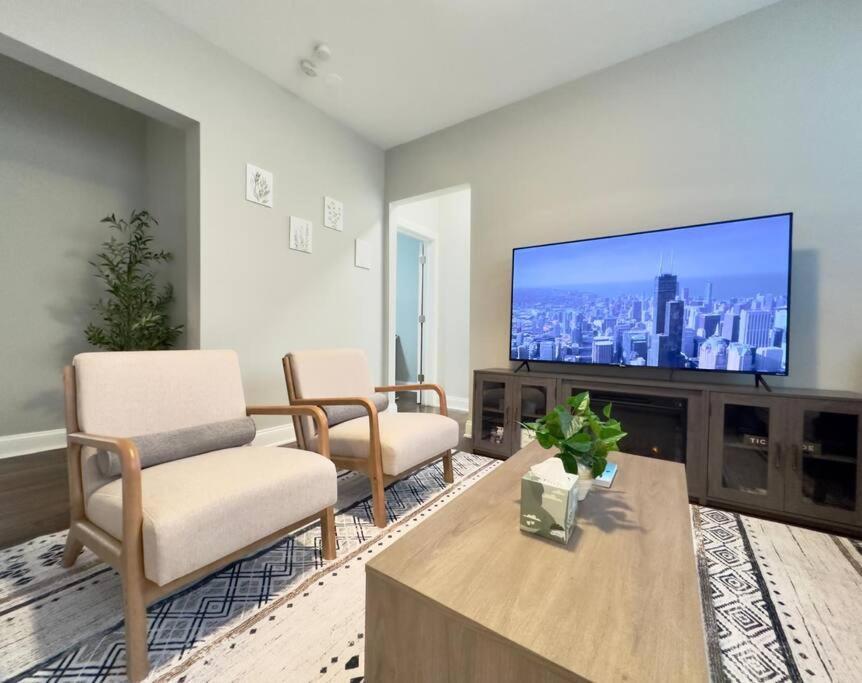 Modern 2br, Ideal Location Near Local Spots Chicago