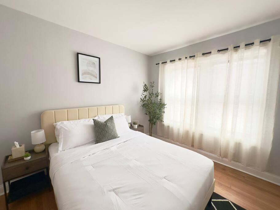 Cozy Retreat, Prime Location Near Loyola & Beach! * Chicago