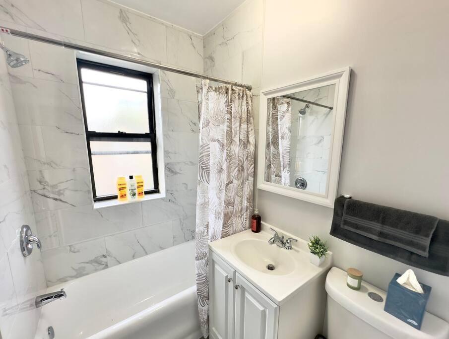 Cozy Retreat, Prime Location Near Loyola & Beach! Apartment