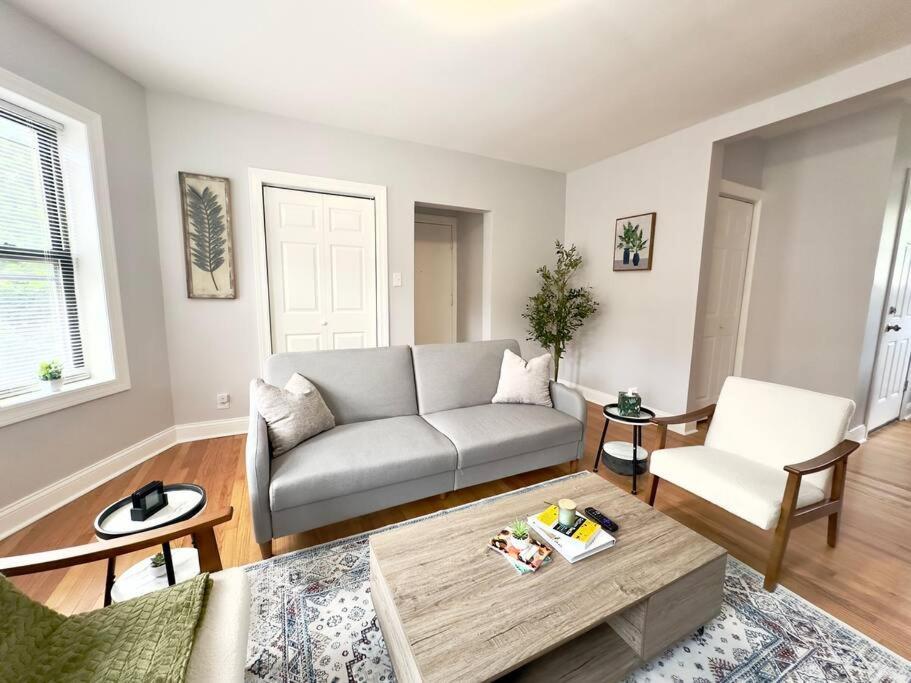 Cozy Retreat, Prime Location Near Loyola & Beach! Apartment *