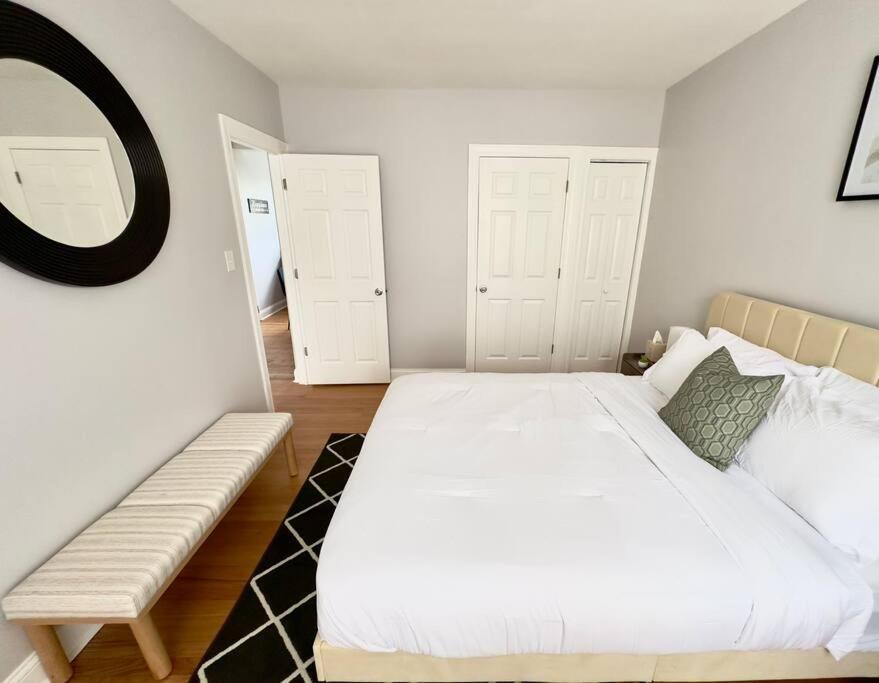 Cozy Retreat, Prime Location Near Loyola & Beach! Apartment Chicago