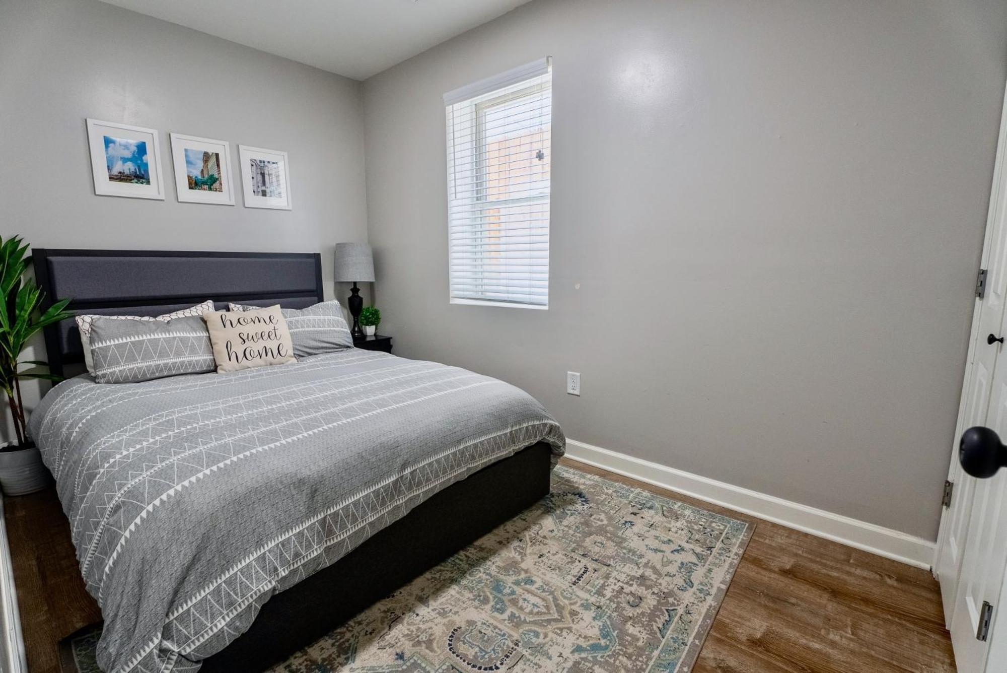 Stylish & Bright Gem Overlooks Lovely Park With Great Amenities Apartment Chicago
