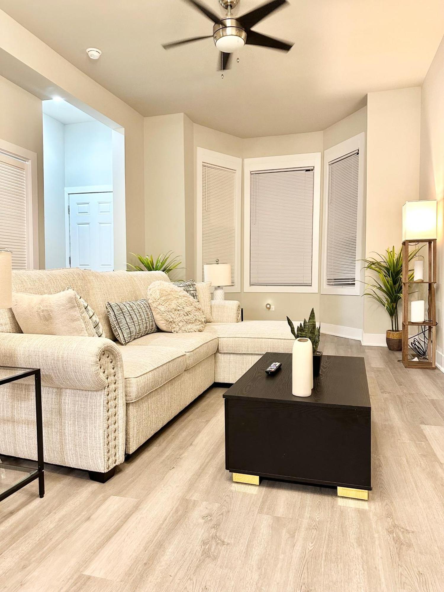 1F Modern Comfort In The City *
