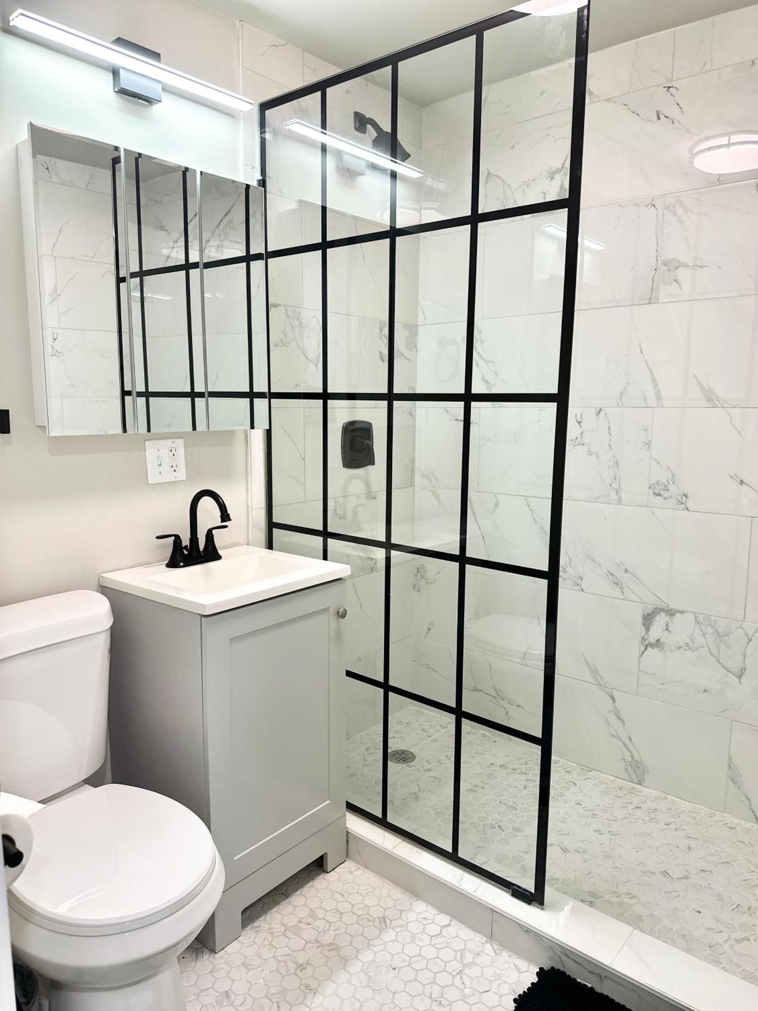 Apartment 1F Modern Comfort In The City *