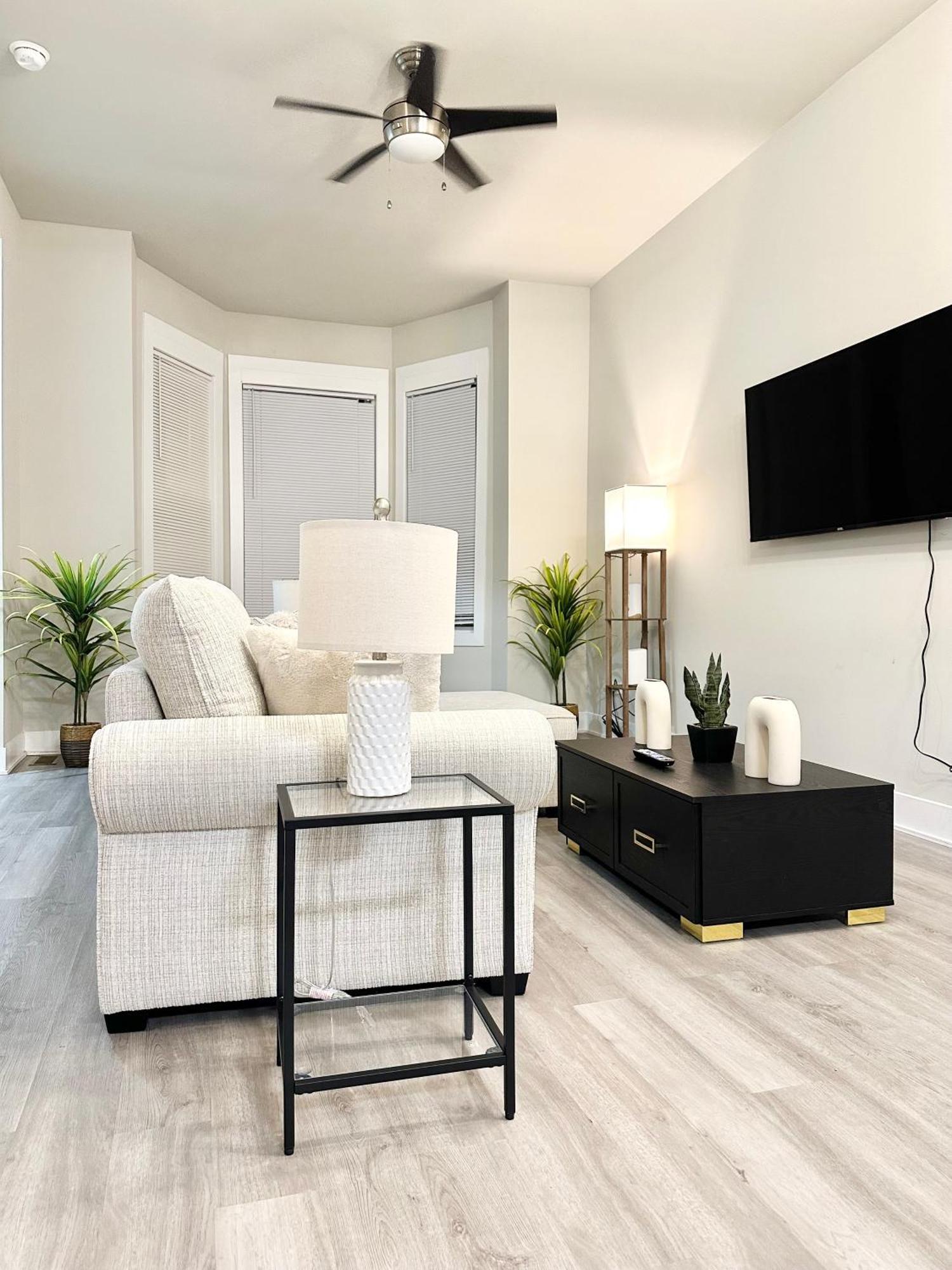 Apartment 1F Modern Comfort In The City Chicago