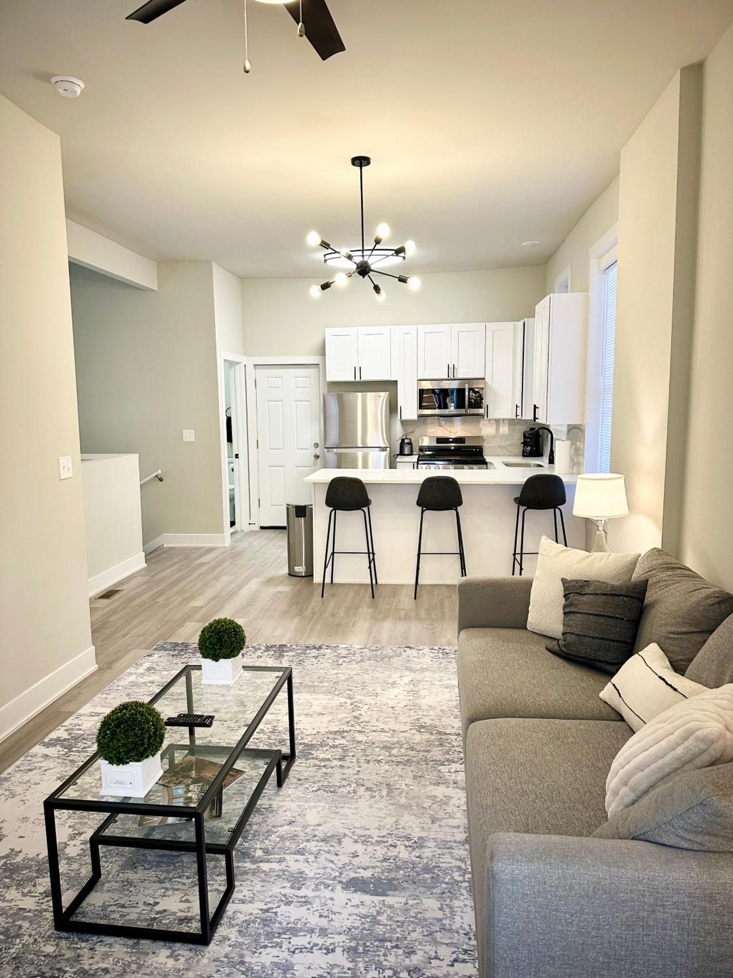 1r Cozy 1bd Near Downtown Apartment