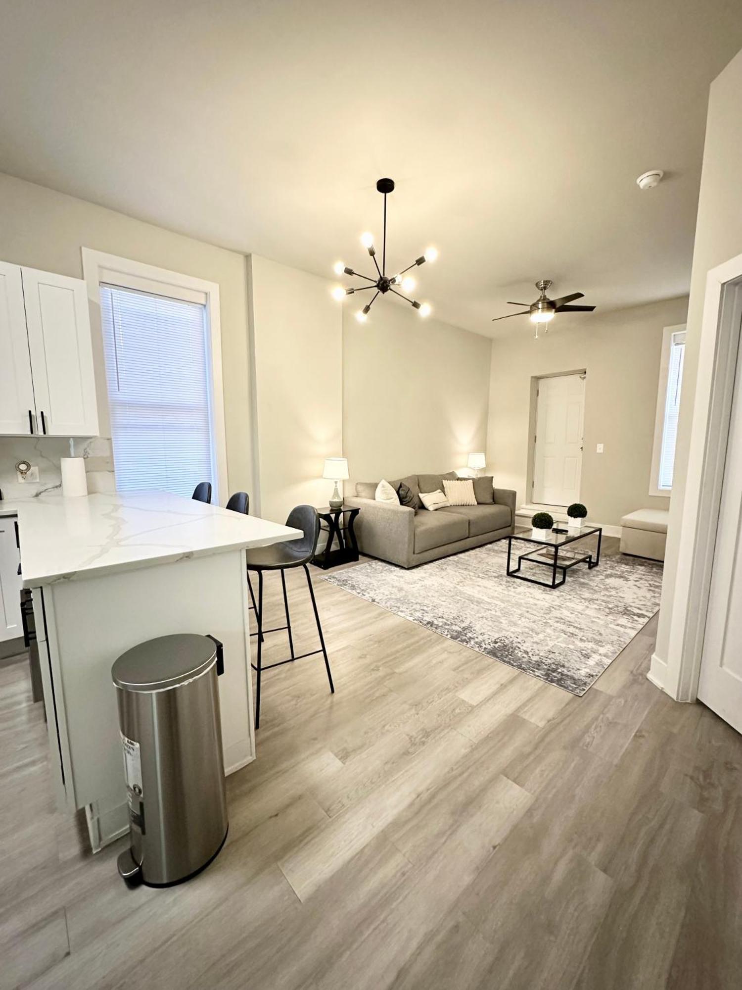 1r Cozy 1bd Near Downtown Apartment *