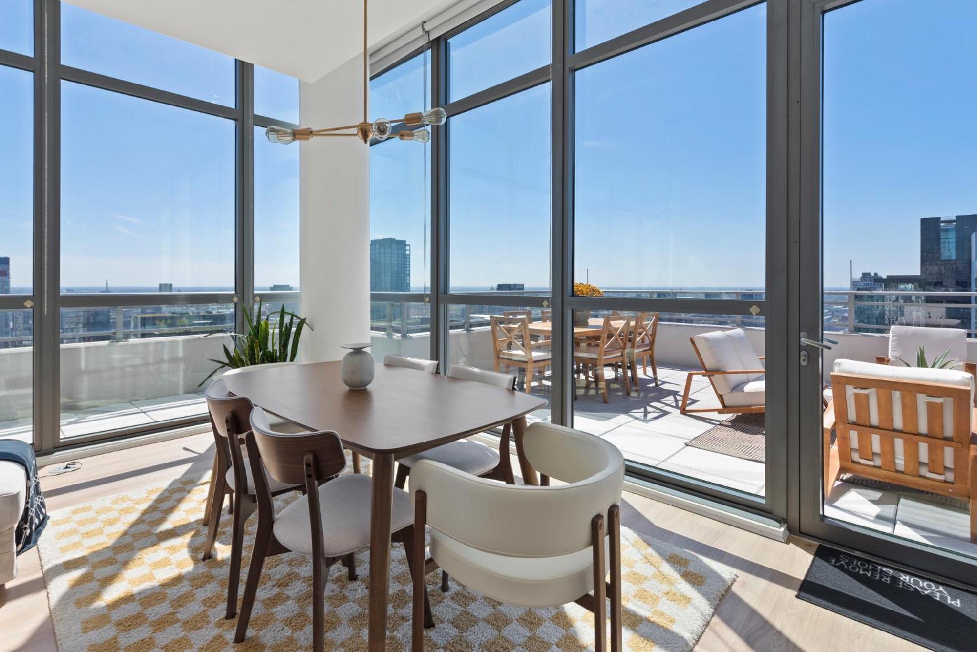 K2 Sky High With Stunning Views In West Loop Apartment