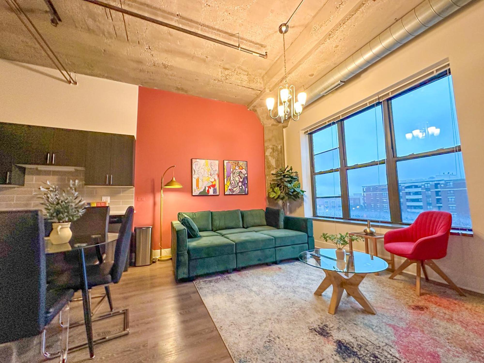 Fully Equipped 2Br Apartment In South Loop With Optional Parking And Gym Access Near Mccormick Place & Lakefront Attractions