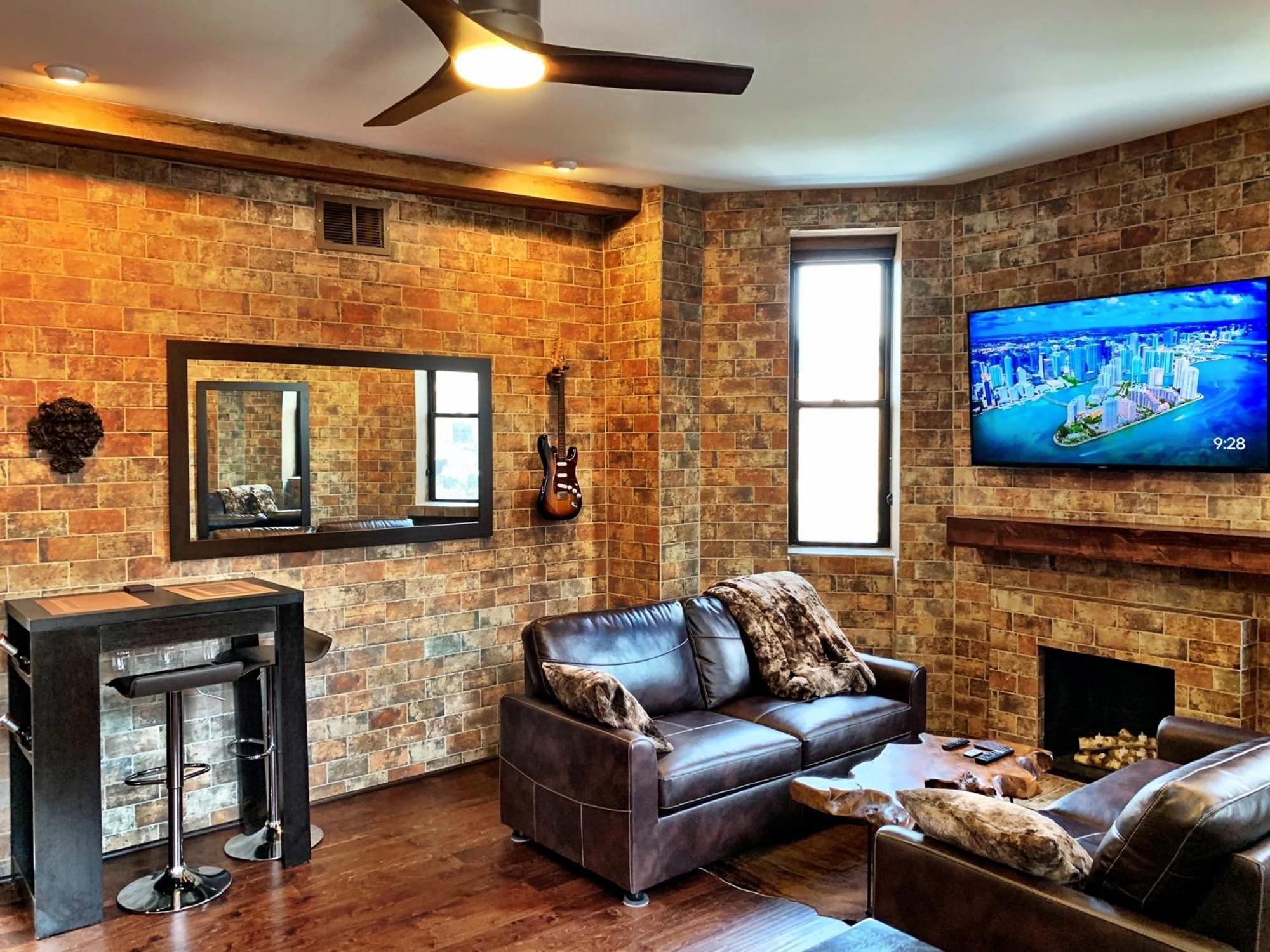 The Picasso On Lincoln Park Apartment Chicago
