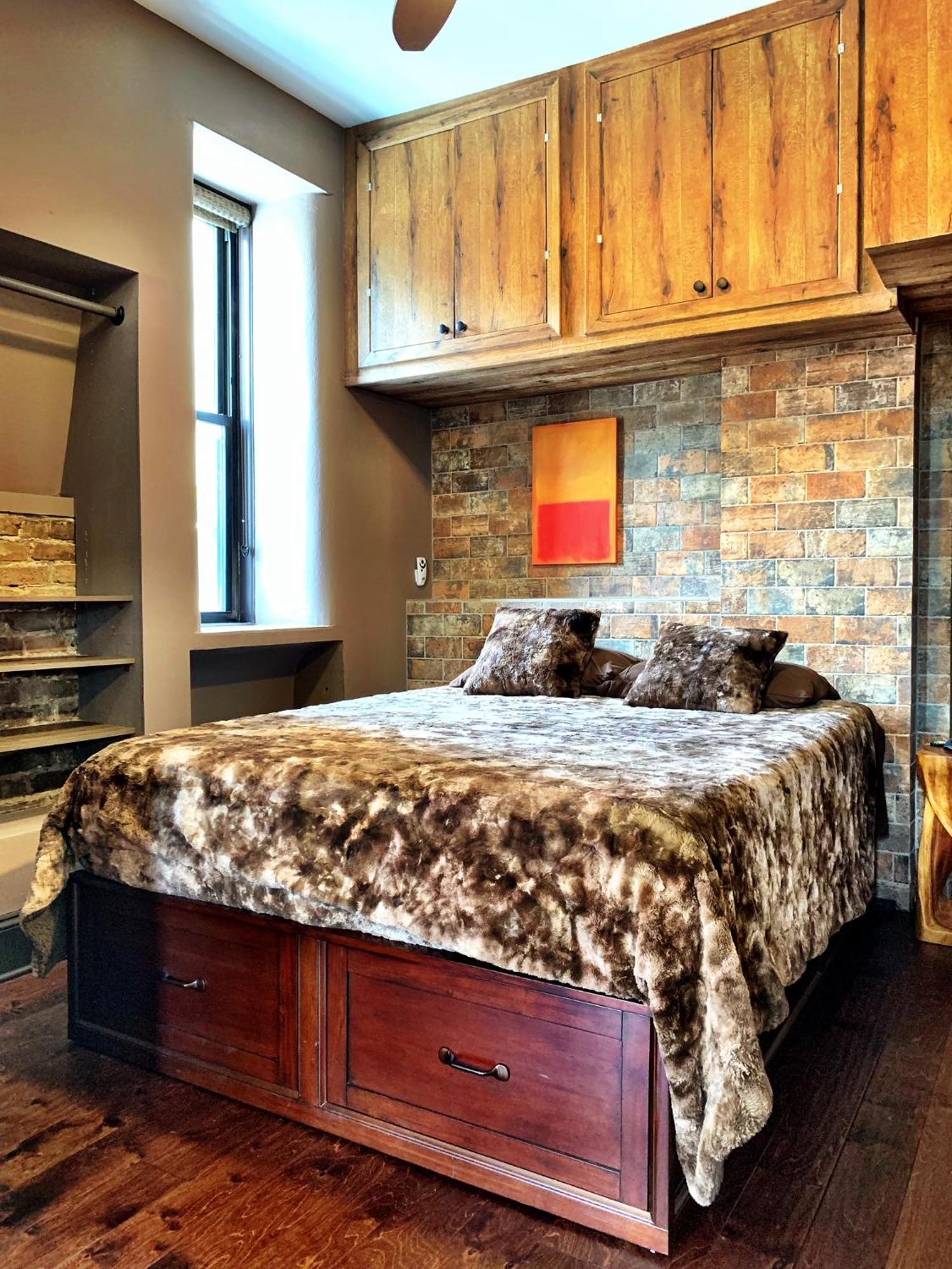 The Picasso On Lincoln Park Apartment *