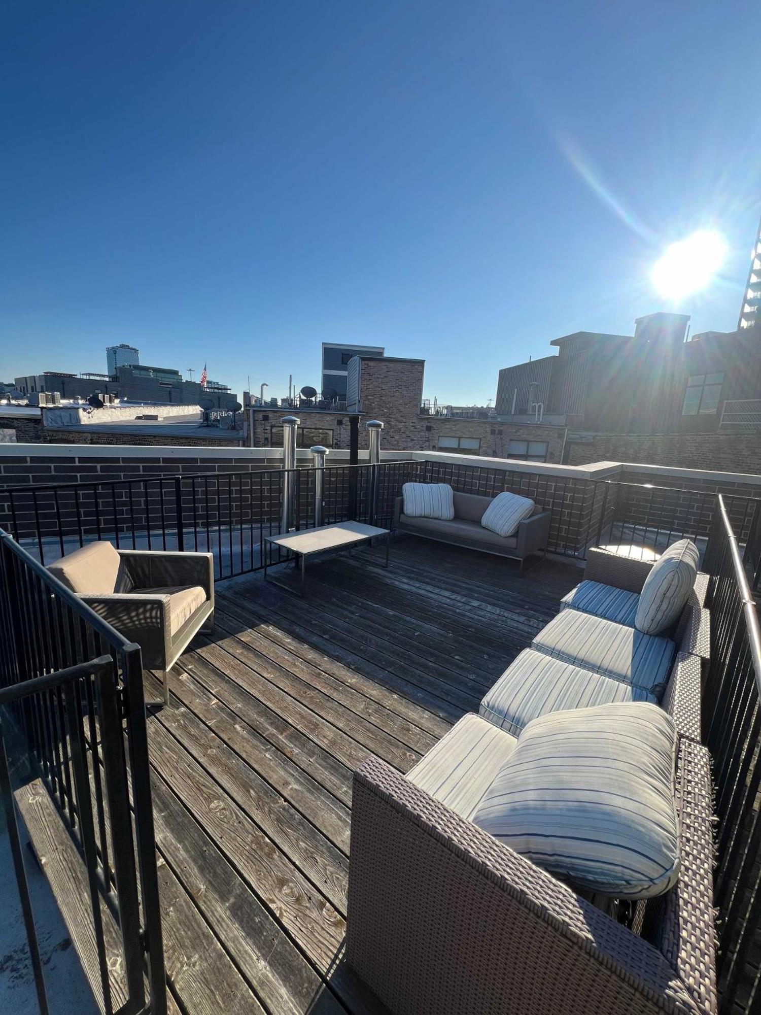 1 Garage Parking, Skyline Rooftop, Pingpong, Balcony *