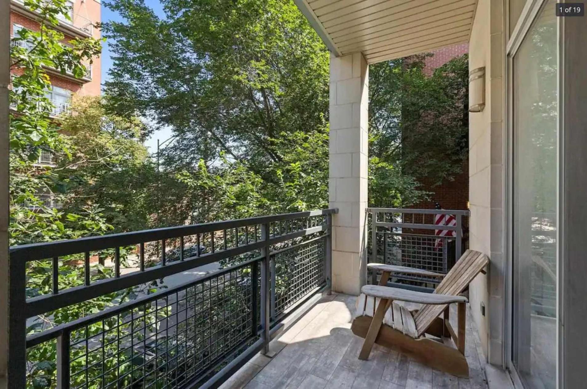 1 Garage Parking, Skyline Rooftop, Pingpong, Balcony Apartment Chicago
